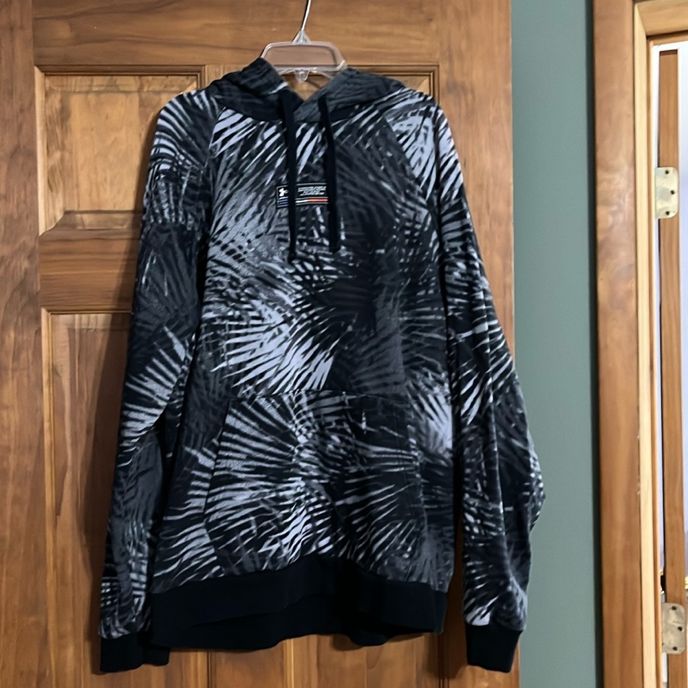 Under armour men’s hooded sweatshirt, size L, black and gray.